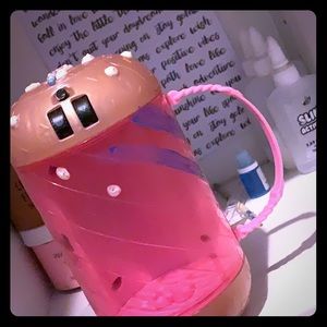 Small makeup container